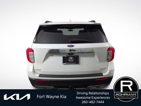 Used 2022 Ford Explorer XLT w/ Equipment Group 202A AWD/4WD image 9