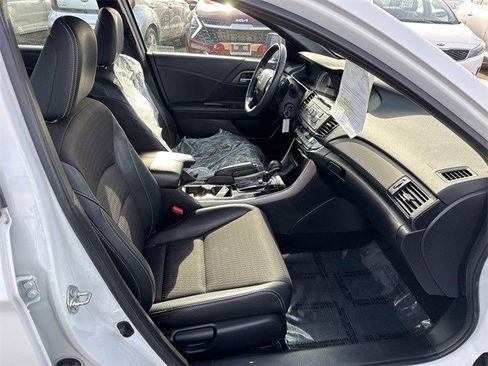 Used 2017 Honda Accord Sport image 9
