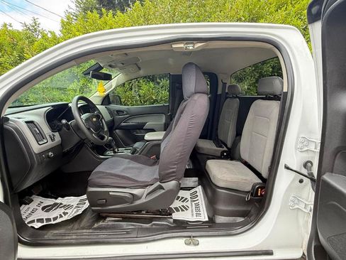 Used 2019 Chevrolet Colorado W/T w/ WT Convenience Package RWD image 9