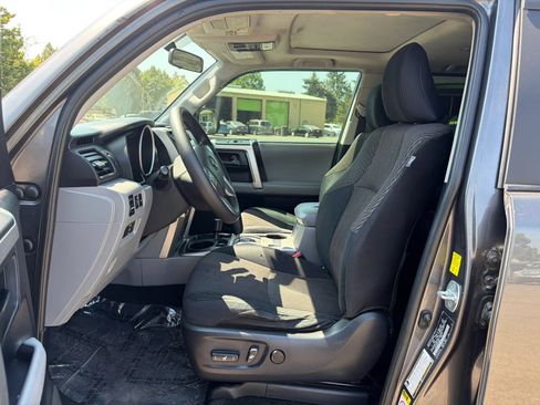 Used 2010 Toyota 4Runner Trail AWD/4WD image 9