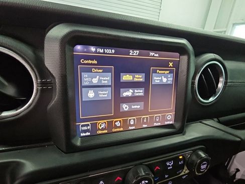 Used 2022 Jeep Wrangler Unlimited Sahara w/ Cold Weather Group AWD/4WD image 17