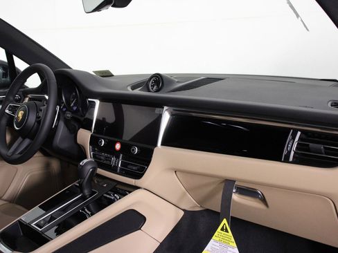 New 2026 Porsche Macan image 15
