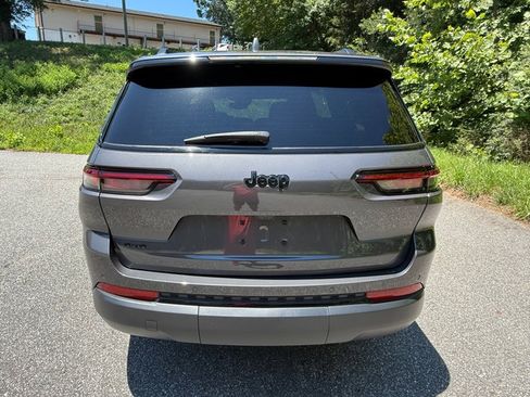 Used 2024 Jeep Grand Cherokee L Laredo AWD/4WD image 7