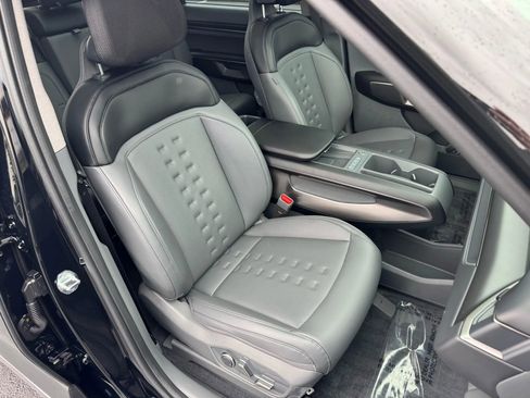 Used 2025 Kia EV9 Wind image 24