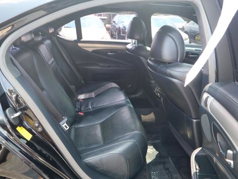 Used 2013 Lexus LS 460 AWD w/ F-Sport Pkg image 12