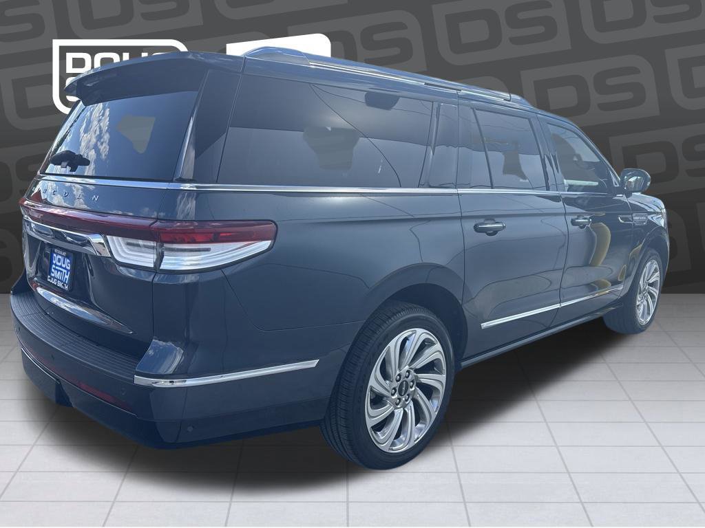 Used 2024 Lincoln Navigator L Reserve AWD/4WD image 4