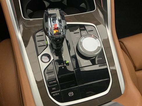 Used 2022 BMW X6 xDrive40i w/ Executive Package image 12