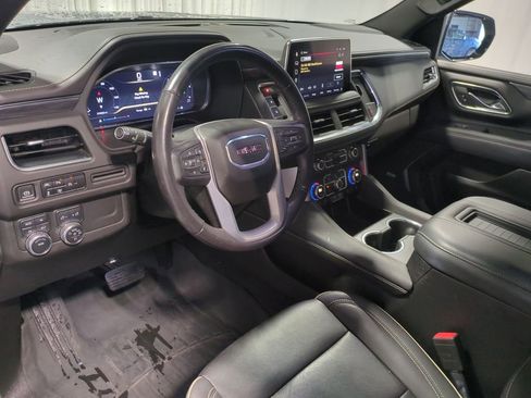 Used 2023 GMC Yukon SLT w/ SLT Luxury Package image 10