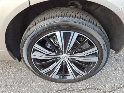 Used 2023 Volvo XC60 B5 Plus w/ Climate Package image 11