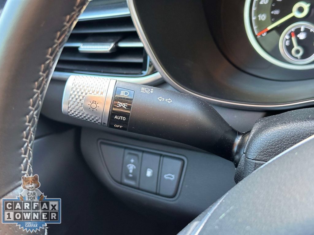 Used 2025 Genesis G70 2.5T AWD/4WD image 23