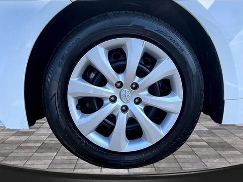 Used 2024 Toyota Corolla LE FWD image 29