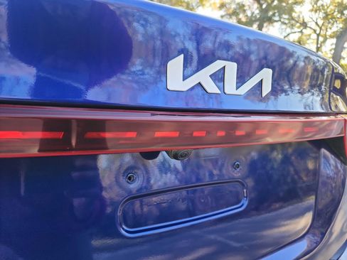 Used 2022 Kia Forte LXS image 7