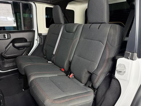 Used 2025 Jeep Wrangler Unlimited Rubicon image 17