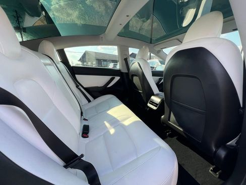 Used 2019 Tesla Model 3 Standard Range Plus image 18