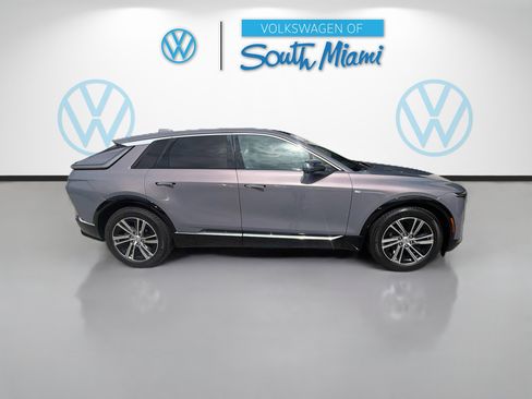 Used 2024 Cadillac Lyriq Luxury AWD/4WD image 8