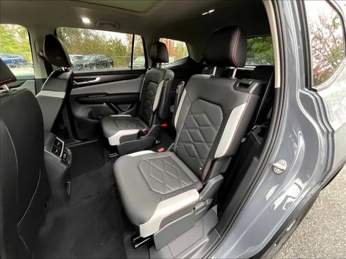 New 2026 Volkswagen Atlas Peak Edition image 15