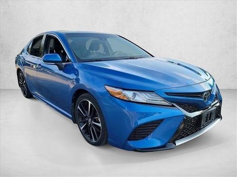 Used 2018 Toyota Camry XSE image 3
