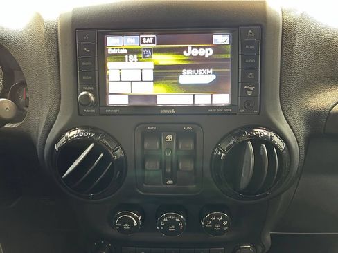 Used 2016 Jeep Wrangler Unlimited Sahara AWD/4WD image 16