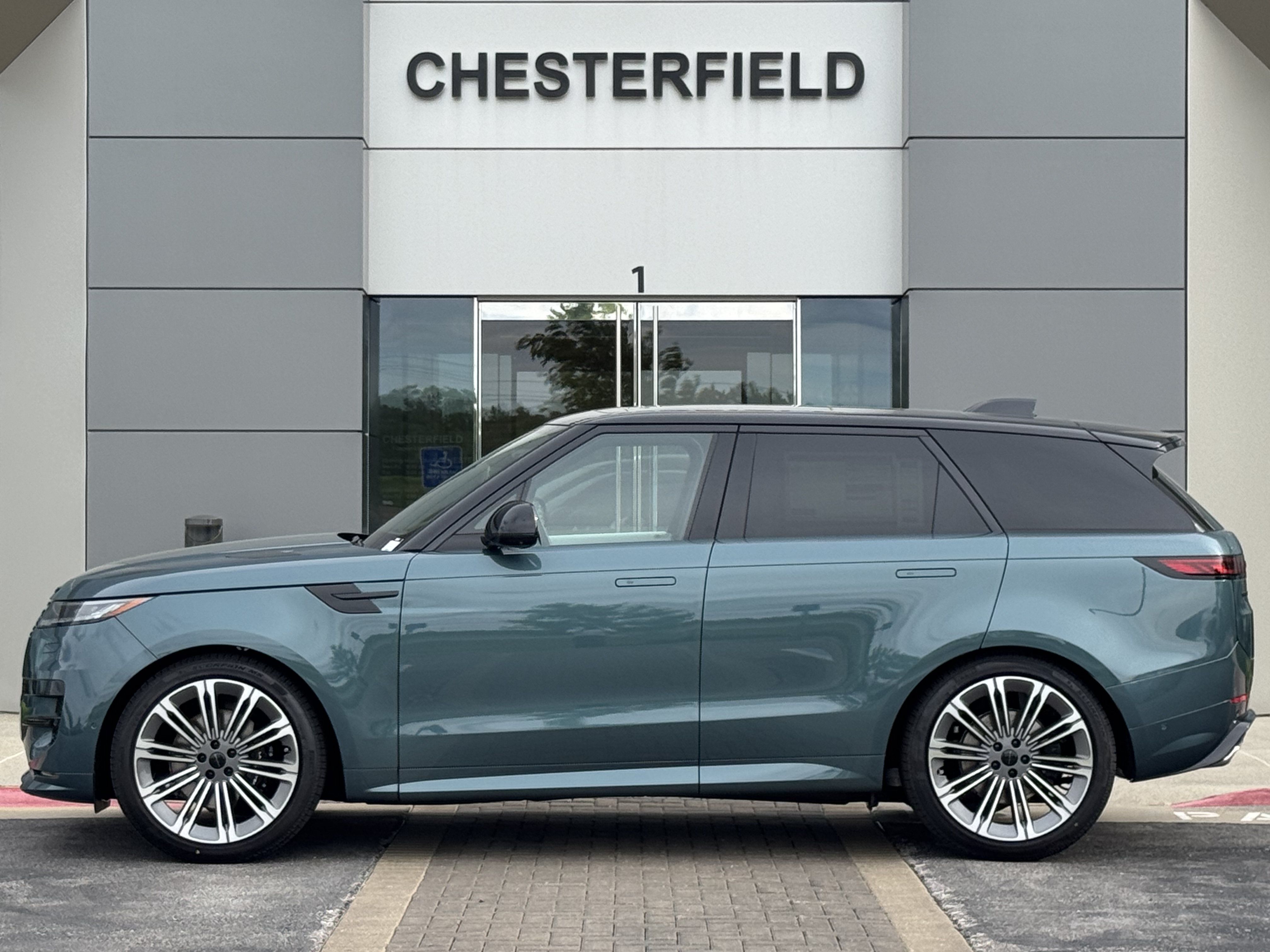 New 2026 Land Rover Range Rover Sport Dynamic SE AWD/4WD image 6