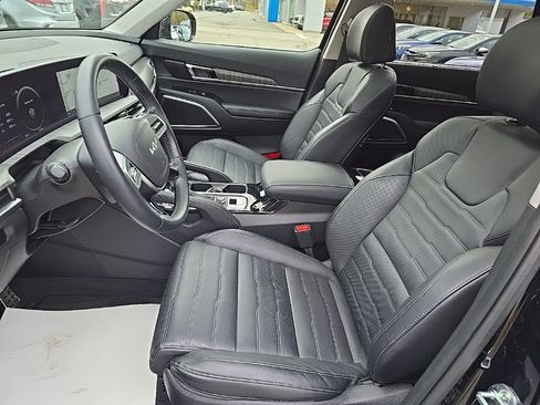 Used 2024 Kia Telluride SX Prestige w/ Towing Package image 9