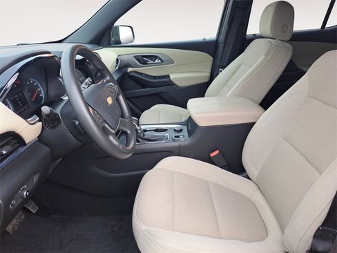 Used 2023 Chevrolet Traverse LS image 9