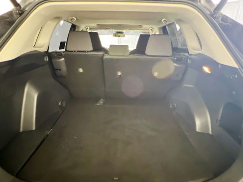 Used 2020 Toyota RAV4 XLE w/ Convenience Package FWD image 31