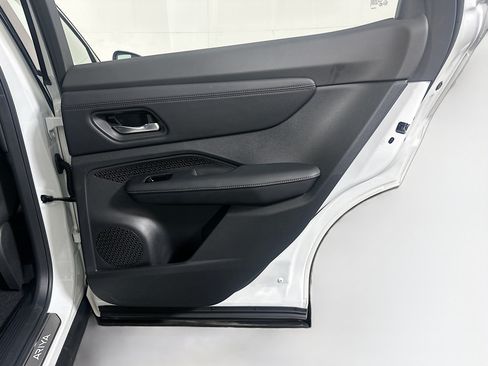 Used 2024 Nissan Ariya FWD image 32