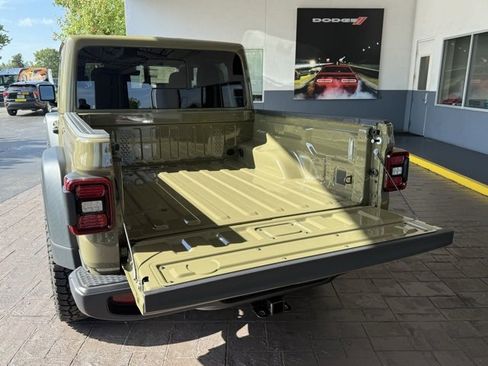 New 2025 Jeep Gladiator Mojave w/ Convenience Group image 11