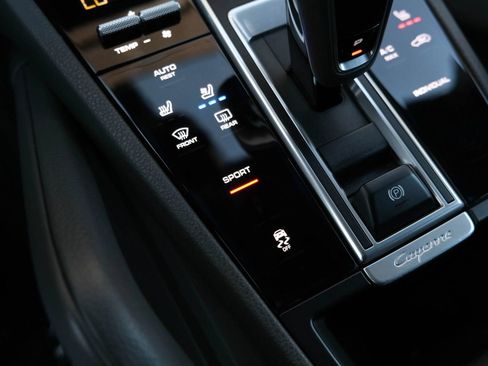 Used 2019 Porsche Cayenne image 46