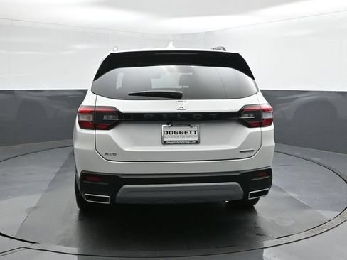 Certified 2025 Honda Pilot Touring image 5