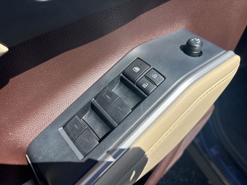 Used 2022 Toyota Highlander XLE AWD/4WD image 14