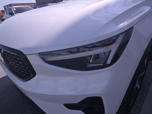 Certified 2025 Volvo XC40 B5 Plus AWD/4WD image 34