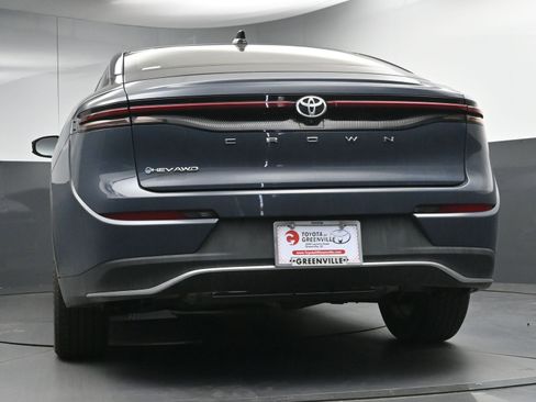 Certified 2025 Toyota Crown XLE image 28