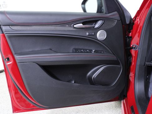 Used 2023 Alfa Romeo Stelvio Estrema image 22