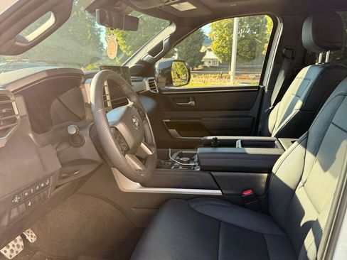 Used 2025 Toyota Tundra Limited image 8