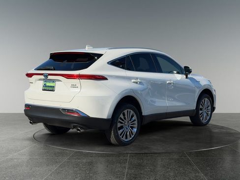 Used 2021 Toyota Venza XLE w/ Softex Package AWD/4WD image 9
