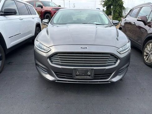 Used 2014 Ford Fusion SE FWD image 2