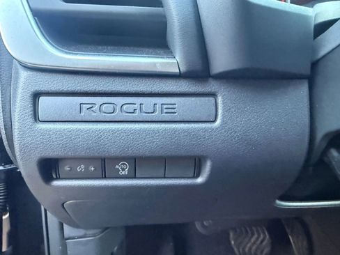Used 2023 Nissan Rogue S image 13
