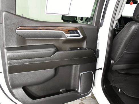 Used 2025 GMC Sierra 1500 SLT image 48