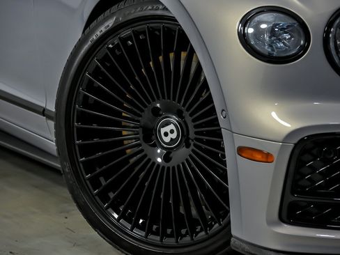Used 2022 Bentley Flying Spur V8 AWD/4WD image 4
