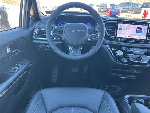 New 2026 Chrysler Pacifica Select AWD/4WD image 14