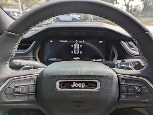 New 2025 Jeep Grand Cherokee Limited w/ Black Appearance Package RWD image 31
