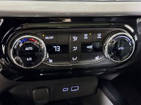 New 2026 Chevrolet Trax LT w/ Sunroof Package image 9