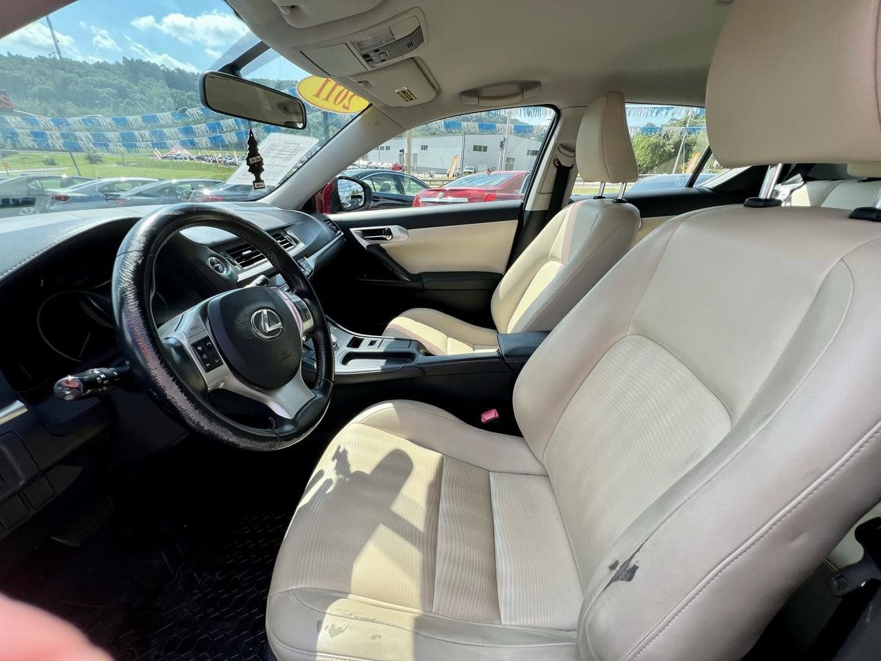 Used 2011 Lexus CT 200h FWD image 11