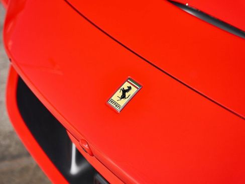 Used 2022 Ferrari F8 Tributo image 8