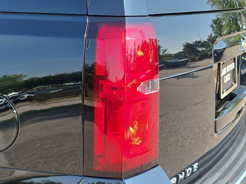 Used 2019 Chevrolet Tahoe Premier w/ Premier Plus Edition AWD/4WD image 36