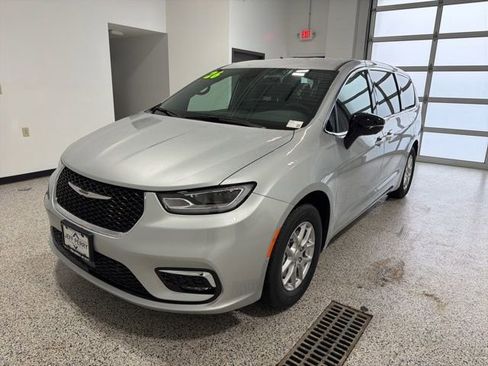 New 2026 Chrysler Pacifica Select image 22