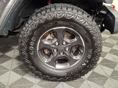 Used 2021 Jeep Gladiator Rubicon AWD/4WD image 11