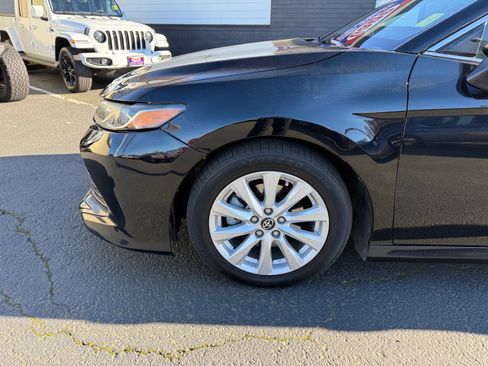 Used 2019 Toyota Camry LE FWD image 12