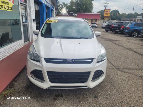 Used 2016 Ford Escape SE image 2